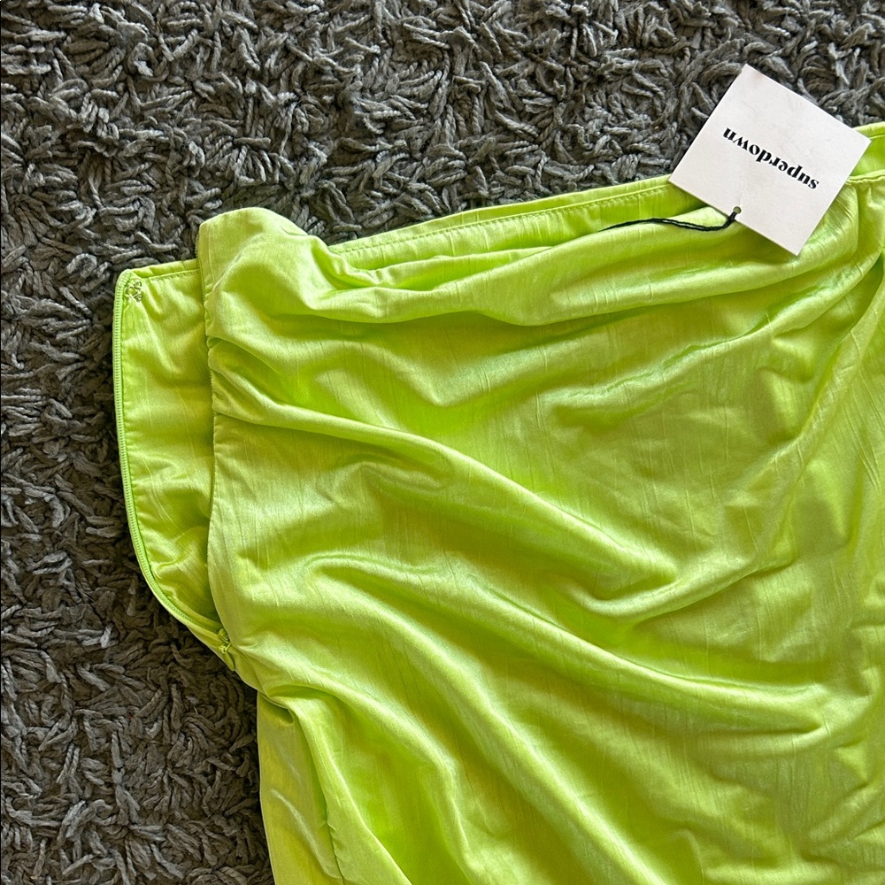 SUPERDOWN NWT Karolyna Maxi Skirt in Citron
Lime Size Medium - Picture 6 of 12